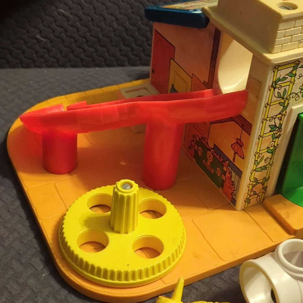 #7 Sesame Street Clubhouse #937, & figures, little people Fisher Price
